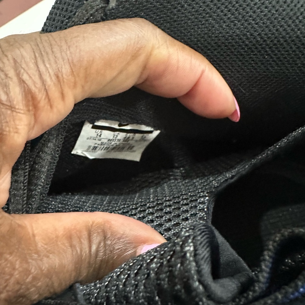 Nike Foamposite in Vibrant Blue and Black - Picture 4 of 9